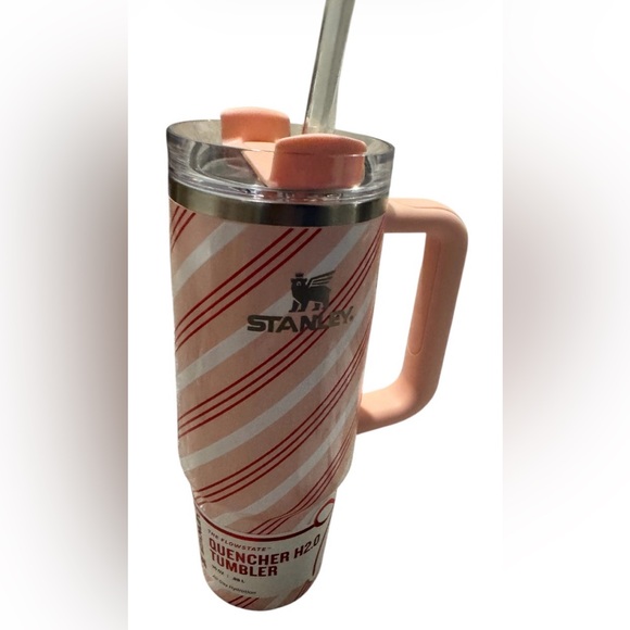 Stanley 30 oz Stainless Steel
H2.0 FlowState Quencher Tumbler Strawberry Twist - Picture 2 of 4